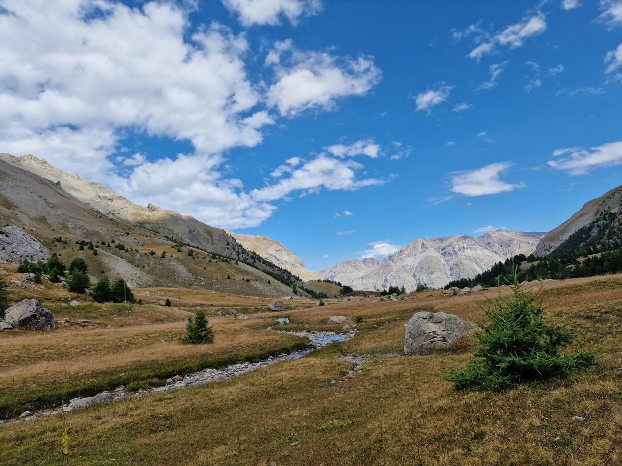 Magnifique Grande Caravane Aux Gorges De Daluis Guillaumes