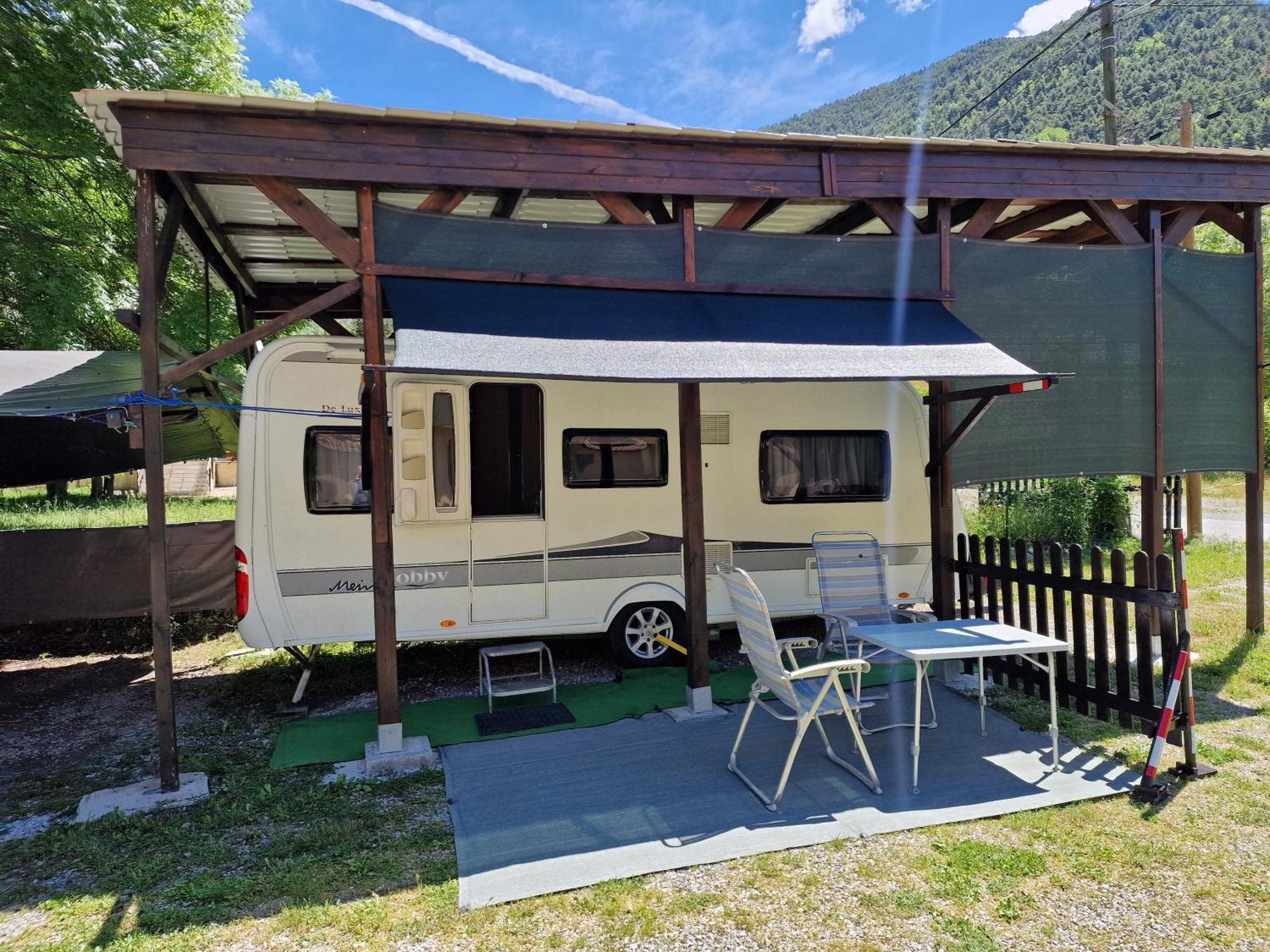 Magnifique Grande Caravane Aux Gorges De Daluis * Guillaumes